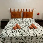 Home With Parking Near The Airport And Beach