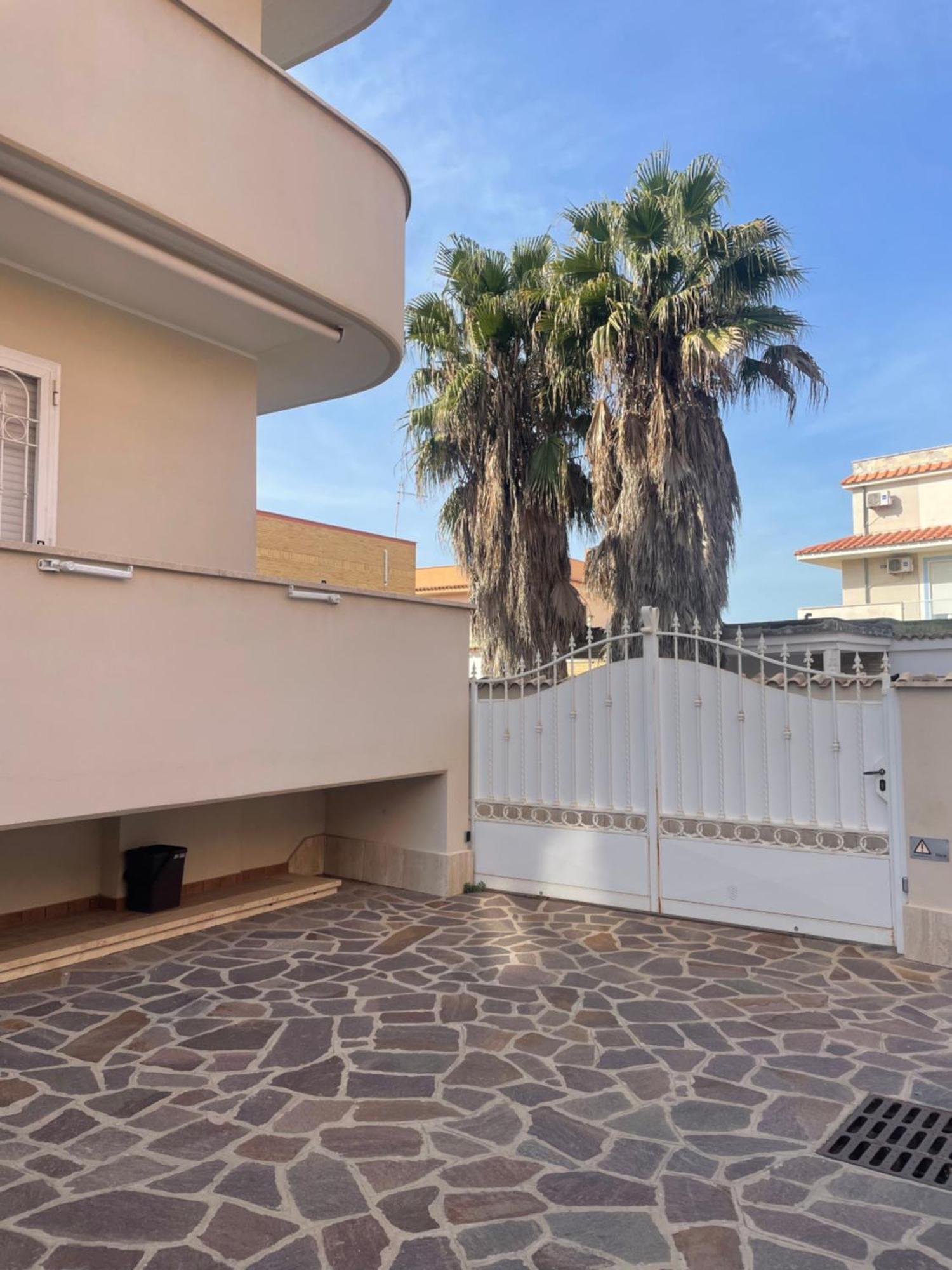 With Parking Near The Airport And * Fiumicino